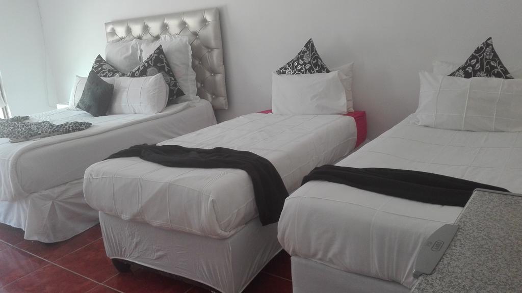Thembisi Guesthouse 뉴캐슬 외부 사진