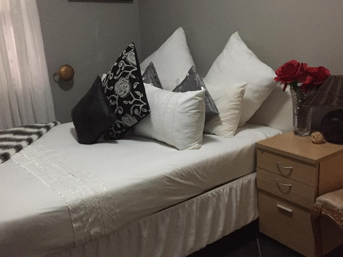 Thembisi Guesthouse 뉴캐슬 외부 사진